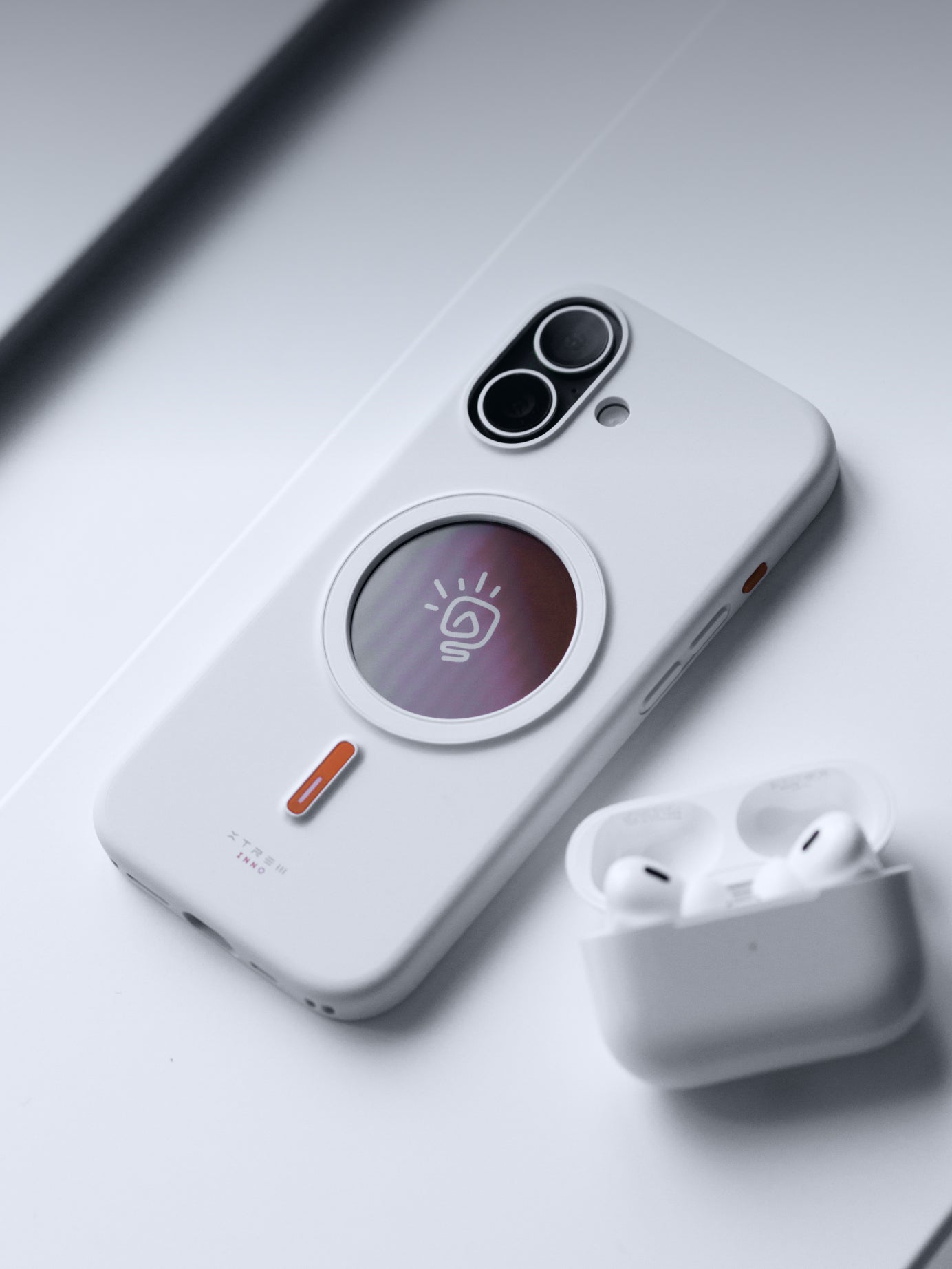 Nova White / iPhone 17